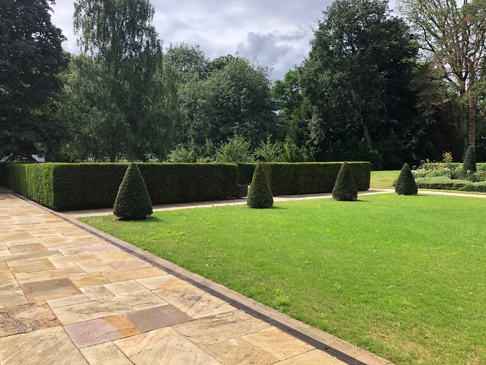 Mark Finch Garden & Grounds Maintenance - Gardeners - Slough - Berkshire